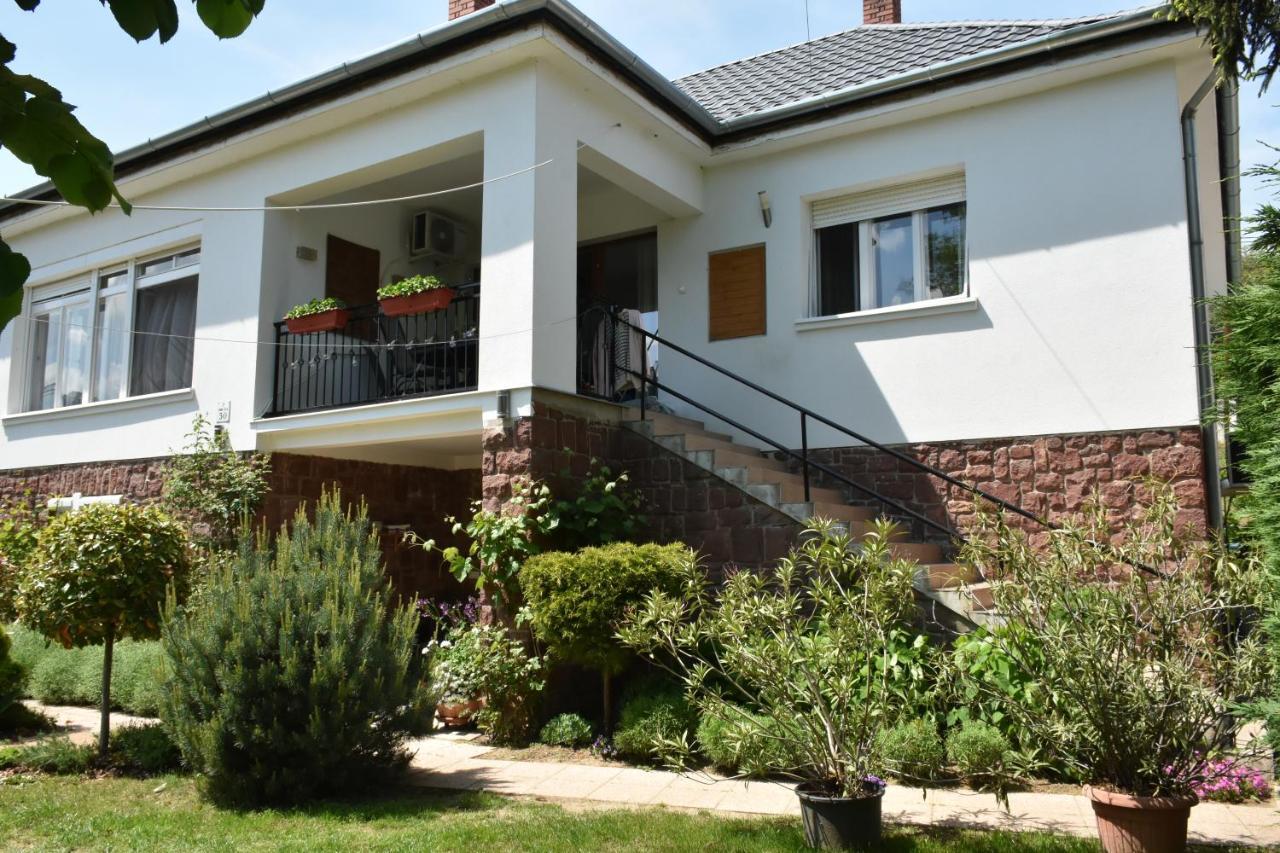 Levendula Apartmanhaz باداتشونيتوماي المظهر الخارجي الصورة