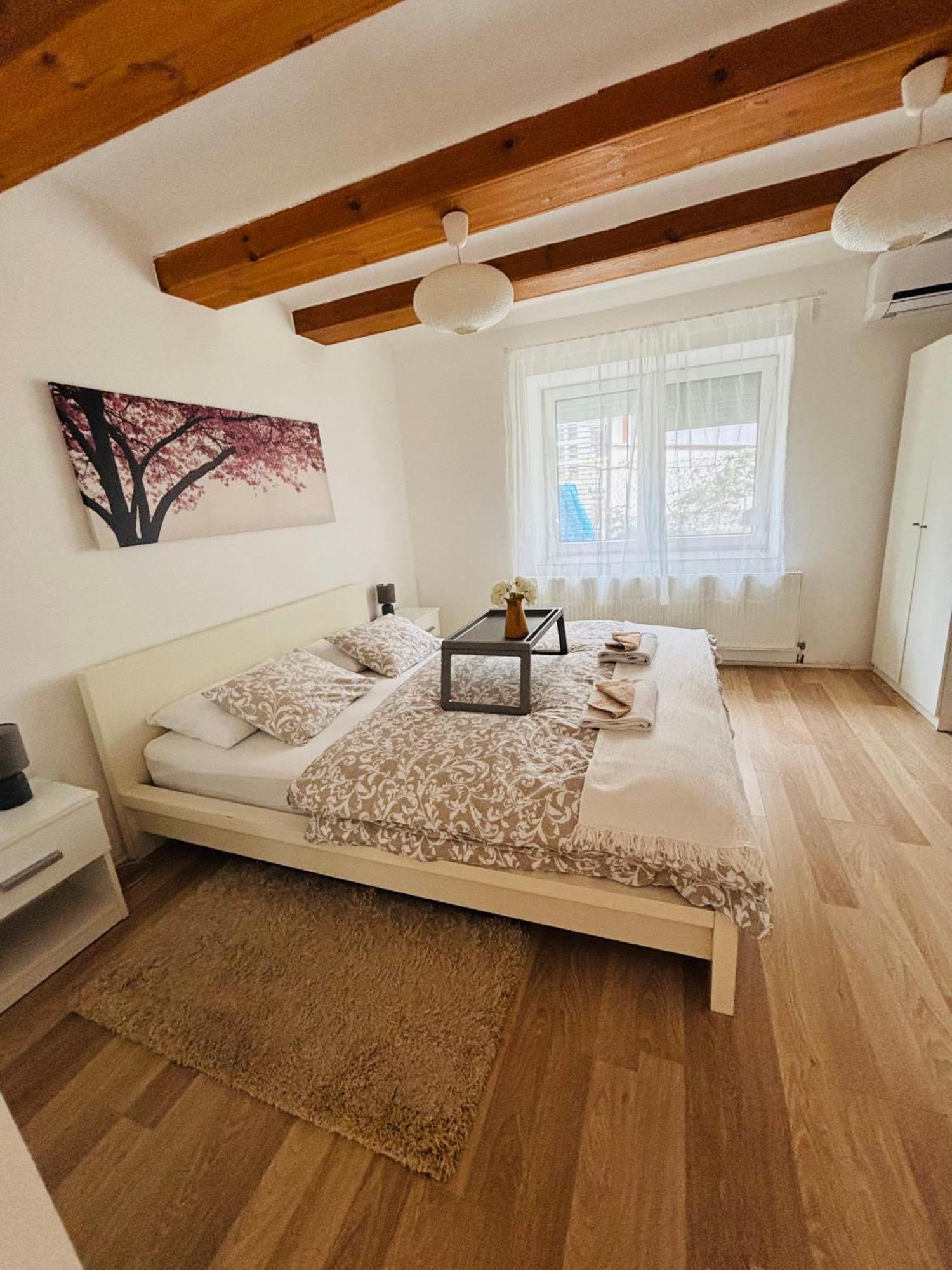 Levendula Apartmanhaz باداتشونيتوماي المظهر الخارجي الصورة